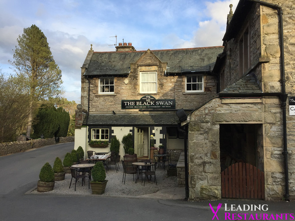 Black Light/DELL PUB/Stephen Hunter The Black Swan Hotel \u0026 Restaurant | Ravenstonedale, Cumbria