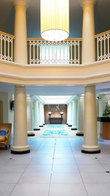 Oaks Bar and Grill at the Forest of Arden Marriott Hotel