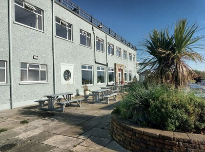Shoreline Hotel