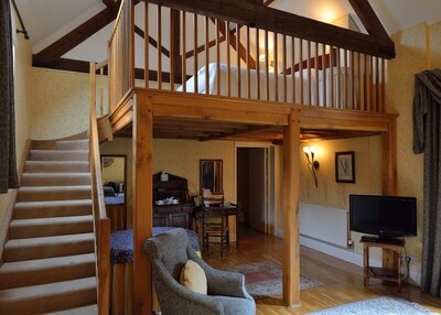 Raven Hotel