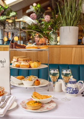 Pecks at the Lion and Swan