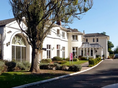 Clarendon Restaurant at the Mercure Coventry Brandon Hall Hotel