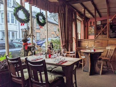 Woods Bar and Restaurant