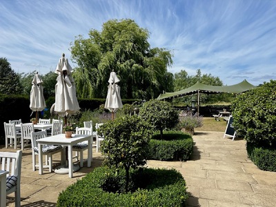 The Three Horseshoes