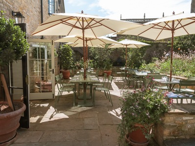 The Three Horseshoes