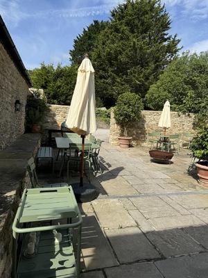 The Three Horseshoes