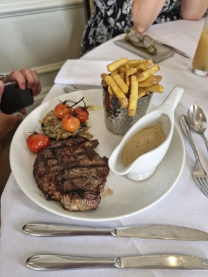 Mulberry Restaurant at the Oatlands Park Hotel