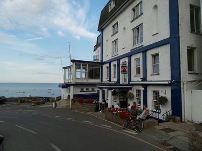 Pebbles Restaurant at the Water's Edge Hotel