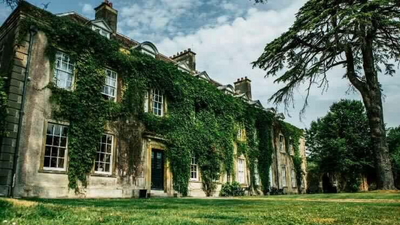Holbrook Manor